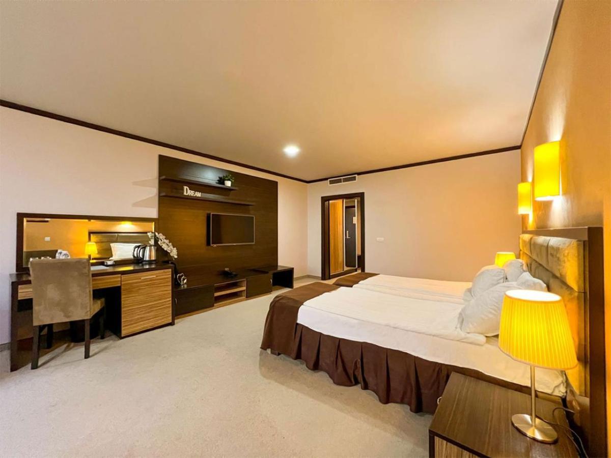Dream Hotel 3*