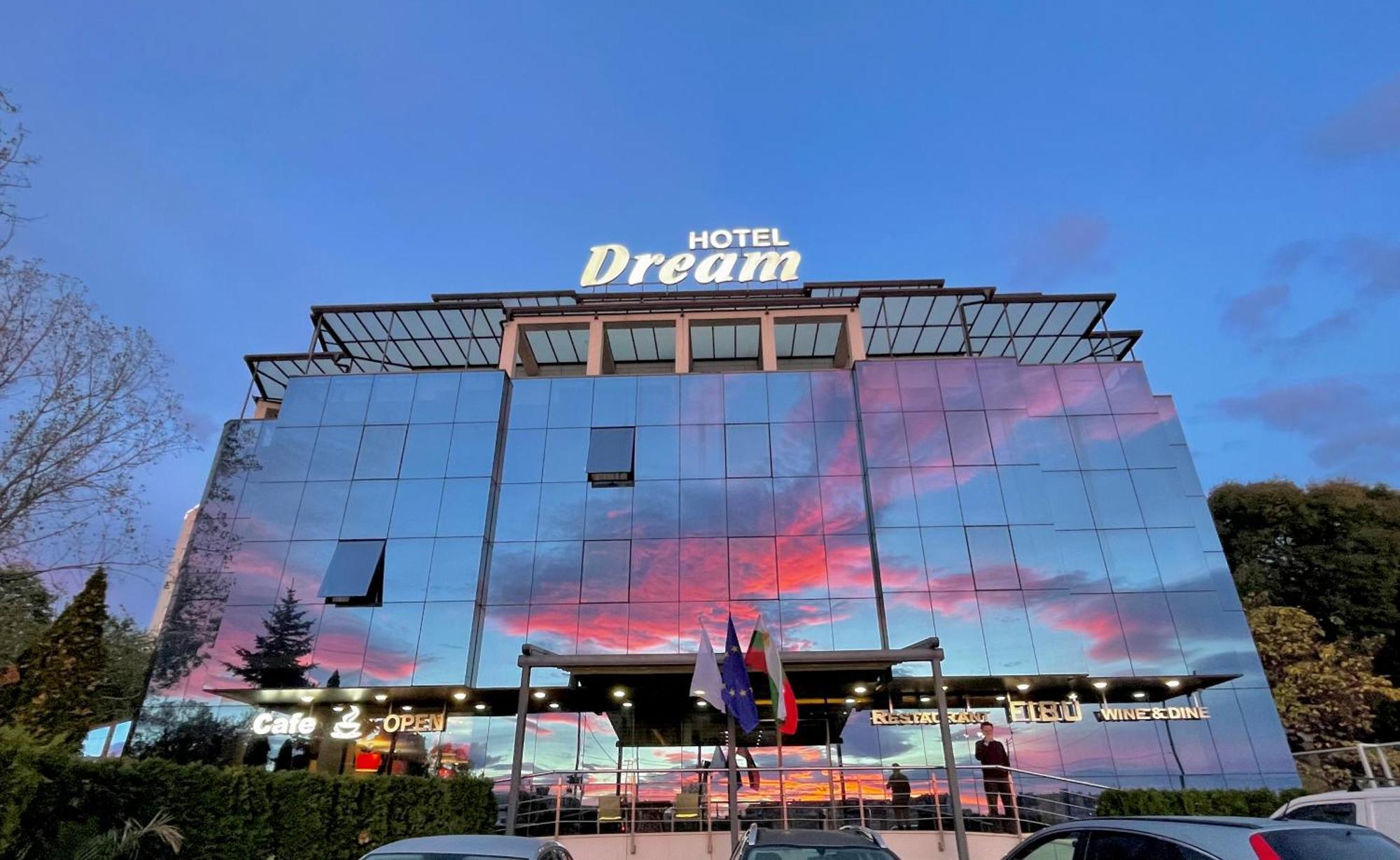 Dream Hotel 3*